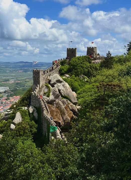 The ramparts of the Castle of the Moors along the Sintra ridge